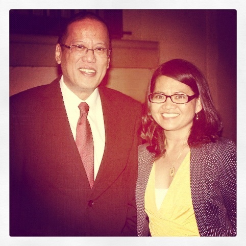 Writer strikes a pose with PNoy